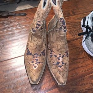 Laredo Cheetah Cowgirl boots